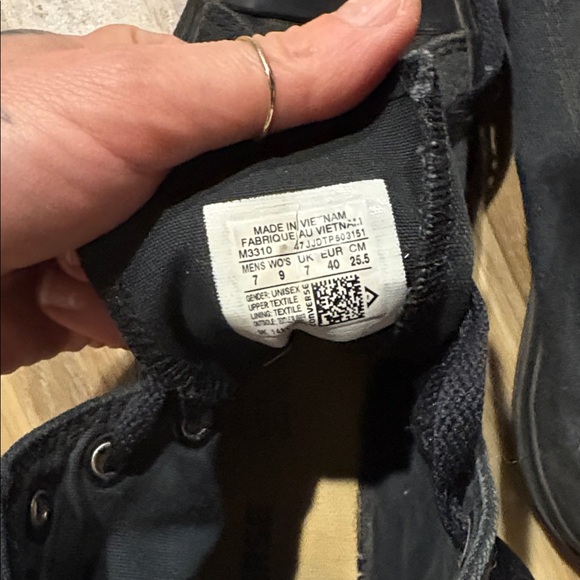 Hi top chucks - Picture 4 of 4